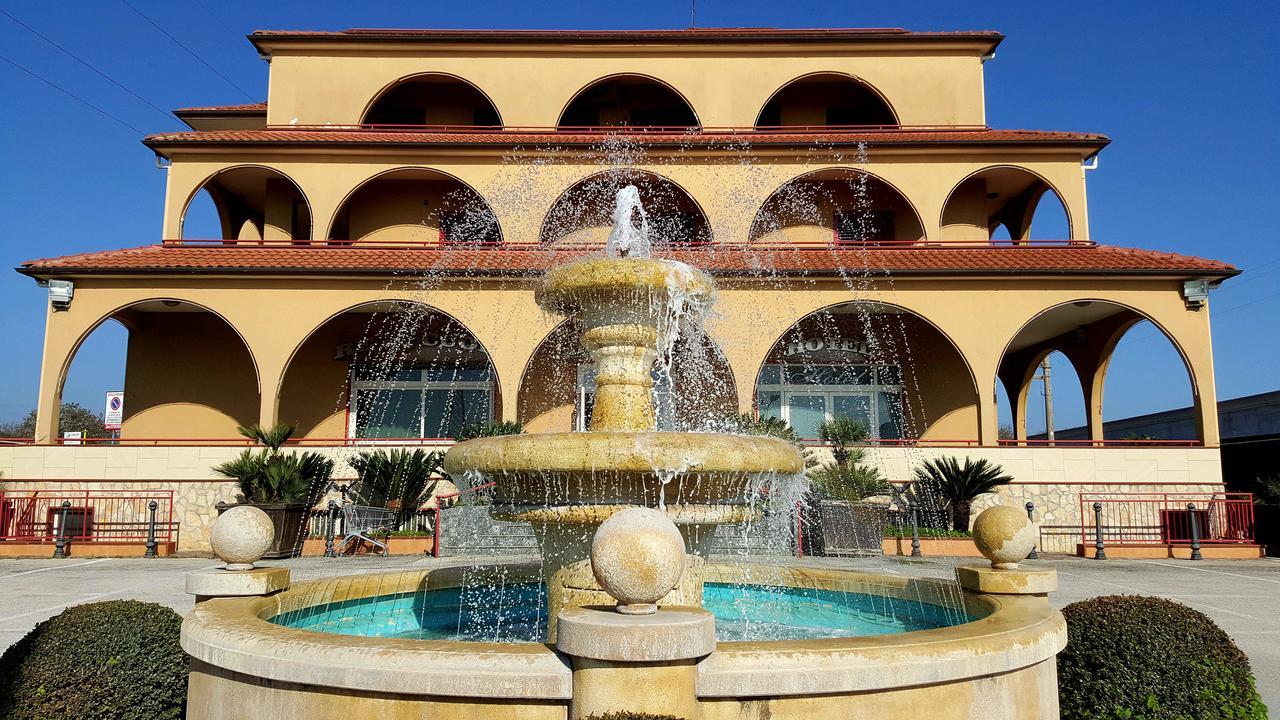Re Di Cuori Hotel Caianello Exterior photo